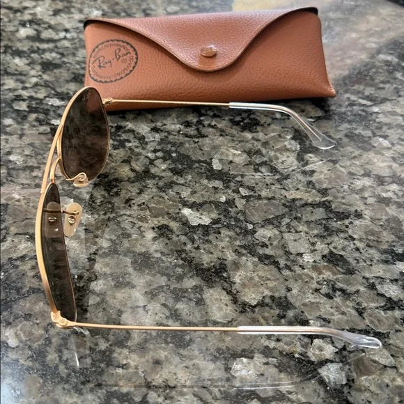 Ray-Ban Aviator Sunglasses with Gold Frame and Pink Lenses - Picture 2 of 3